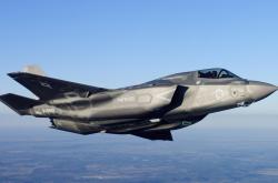 开云体育官网-暴雨中的孤岛求生，维斯塔潘如何在乱局中撕裂困局，改写剧本