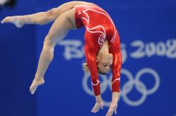 开云体育-开罗的夜晚与曼彻斯特的雪，当埃及防线在孔德的脚下崩解