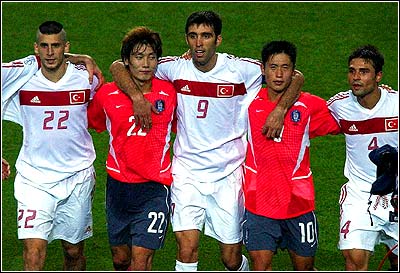 韩国力克土耳其，阿尔瓦雷斯爆发神勇