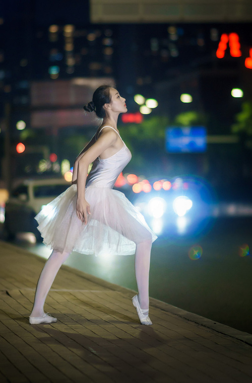 羽球亚洲变奏曲，日本精密军团奏凯歌，李梓嘉炽热状态独奏强音