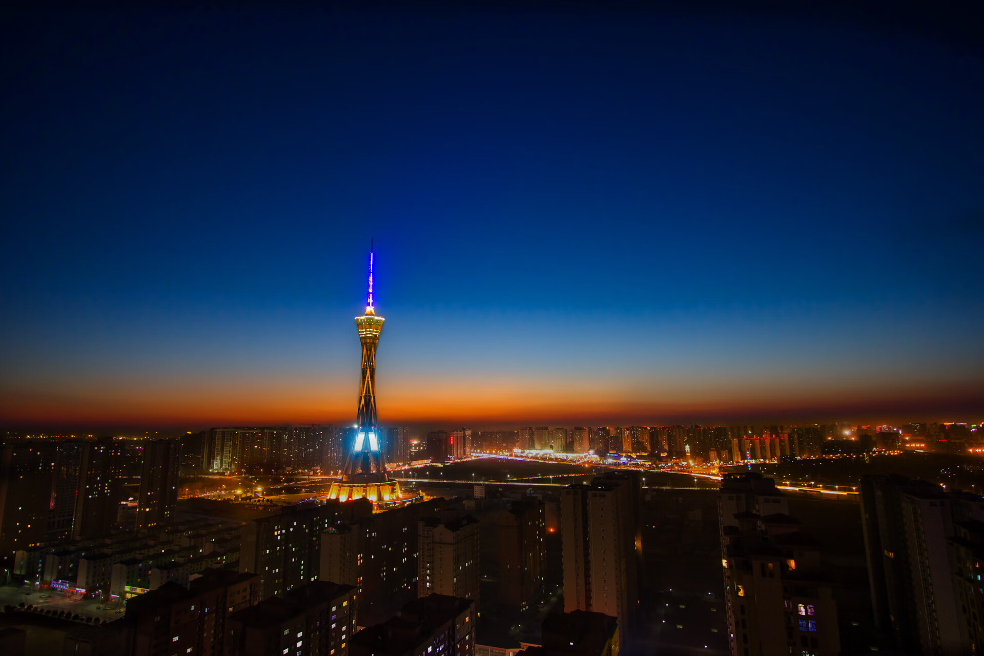 橙衣防线前的樱花利刃,久保建英单点爆破导演里昂逆转荷兰