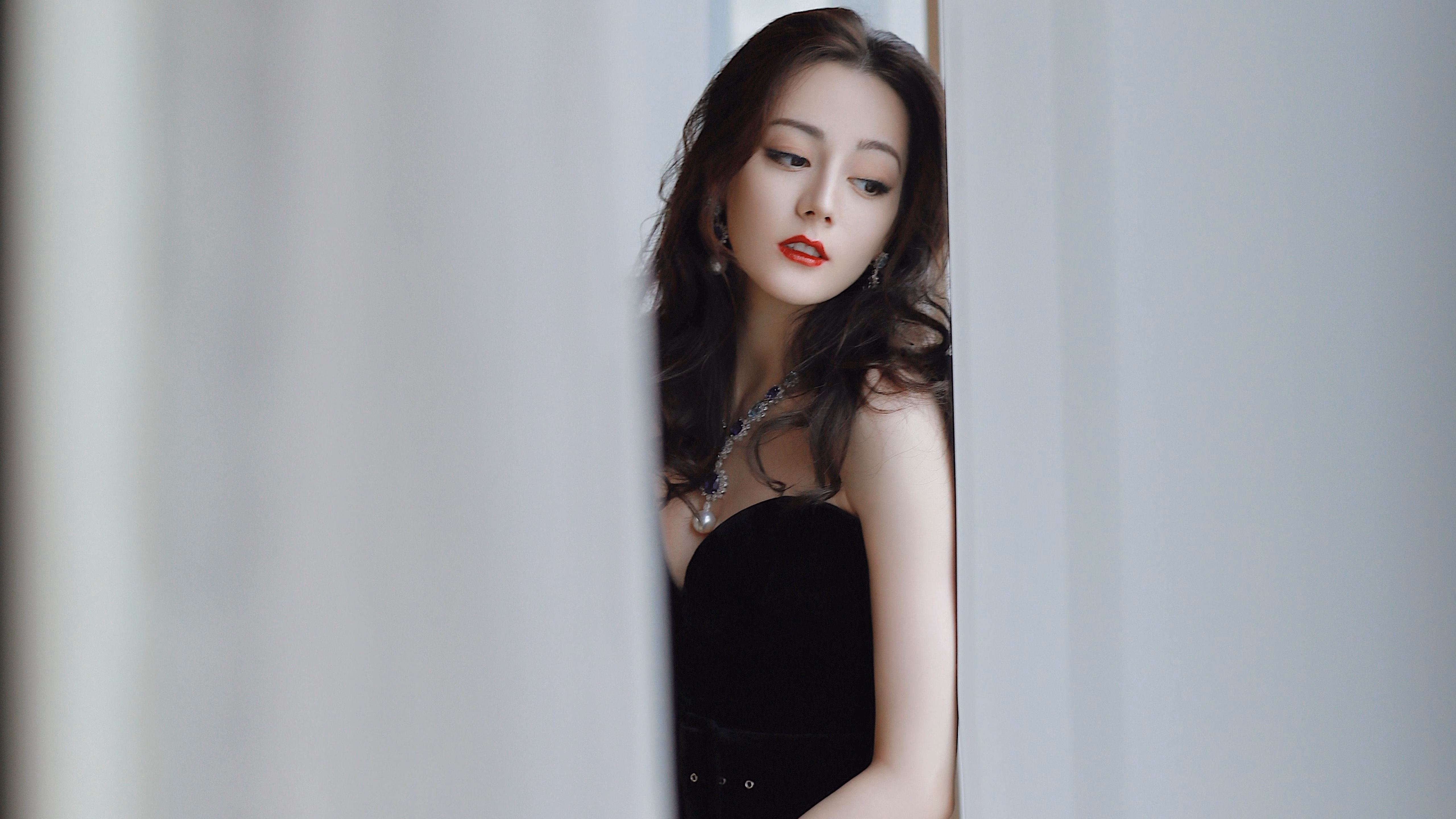 窒息式防守封杀黄蜂，克莱沉稳操盘引领三线快攻，广东队取得多维度胜利