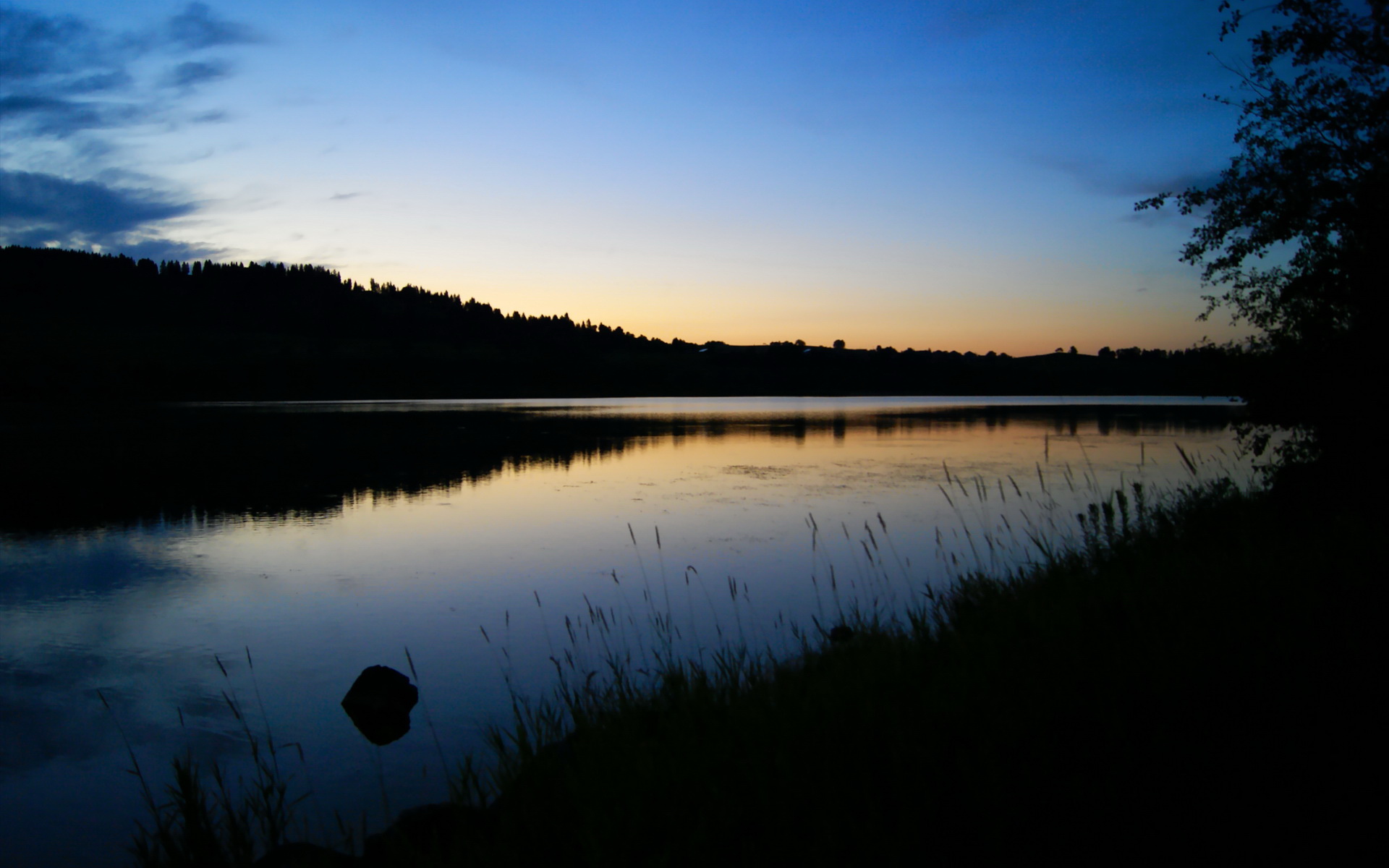 末节超车，当F1引擎的嘶吼遇见足球终场的绝杀